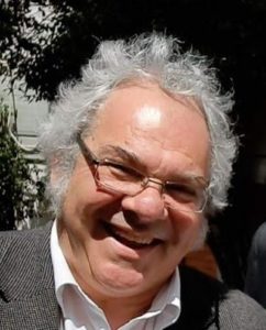 Ο Αντώνης Αλεξάκης είναι πτυχιούχος του Τμήματος Μαθηματικών από το Πανεπιστήμιο Πατρών, και έχει MSc στα Γνωσιακά Συστήματα από το Πανεπιστήμιο Heriot-Watt. Ολοκλήρωσε το διδακτορικό του στο Πανεπιστήμιο Αθηνών, Τμήμα Μουσικών Σπουδών. Έχει ενεργή παρουσία στον κλάδο της πληροφορικής για περισσότερα από 25 χρόνια. Στο παρελθόν έχει λάβει μέρος σε πολλά έργα της ΕΕ (FP4 & FP5). Τον τελευταίο καιρό έχει λάβει μέρος στο έργο MIROR ως ειδικός πληροφορικής. Το έργο του περιλαμβάνει κυρίως υπολογιστικές αναλύσεις μουσικών δεδομένων. Έχει ενδιαφέρον για τη χορδολογία, τη μηχανική μάθηση και τις κατασκευές που σχετίζονται με τη μουσική AI.